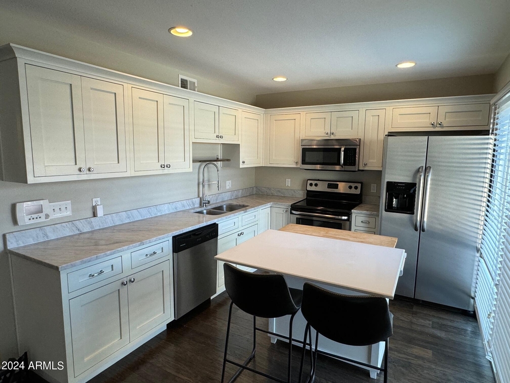 5611 N 79th Street - Photo 3