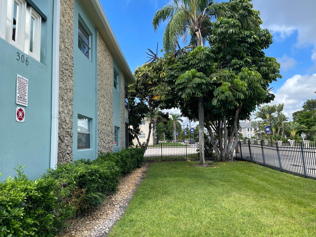 306 E Ocean Avenue - Photo 14