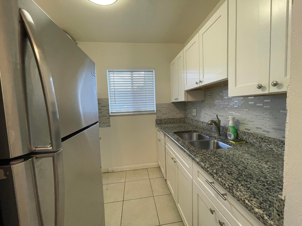 306 E Ocean Avenue - Photo 7