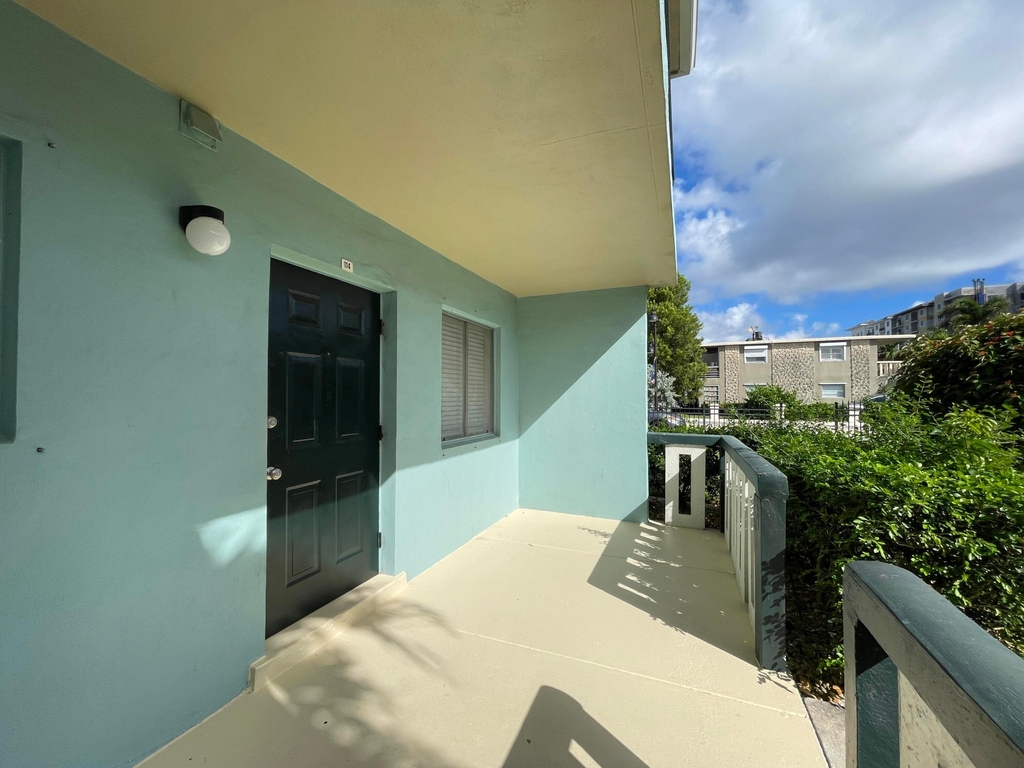 306 E Ocean Avenue - Photo 4