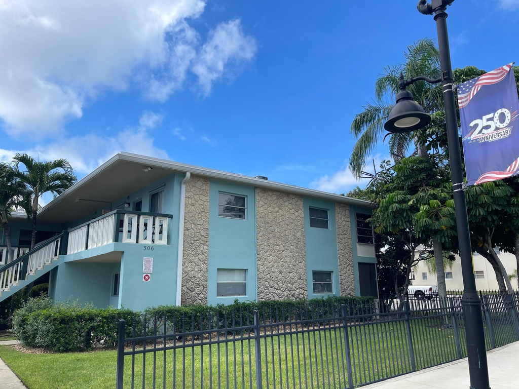 306 E Ocean Avenue - Photo 0