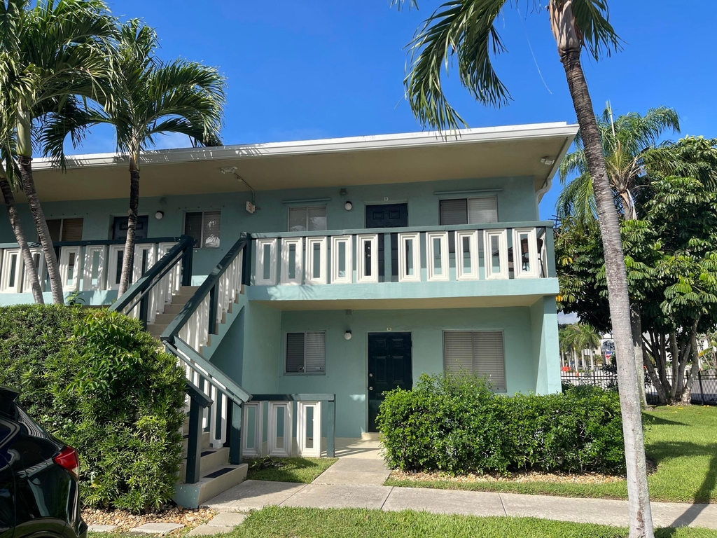 306 E Ocean Avenue - Photo 1