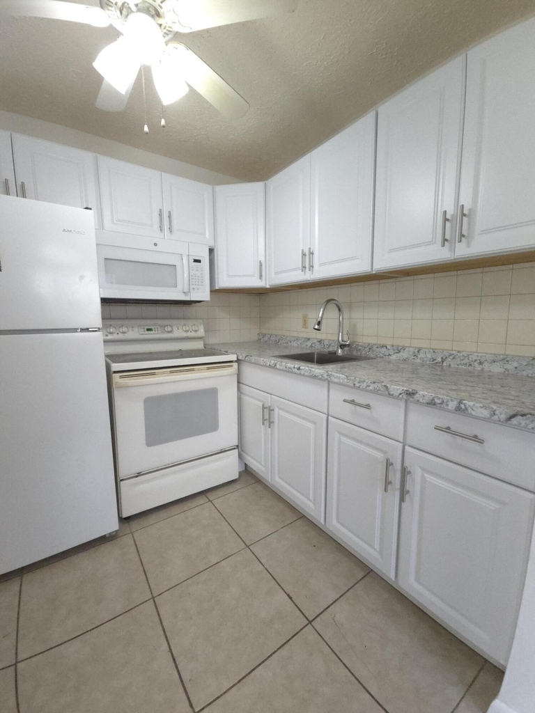 129 Norwich F - Photo 6