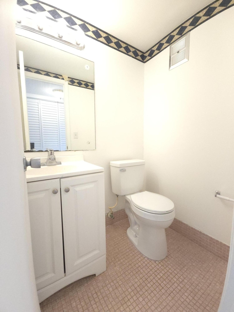 129 Norwich F - Photo 7