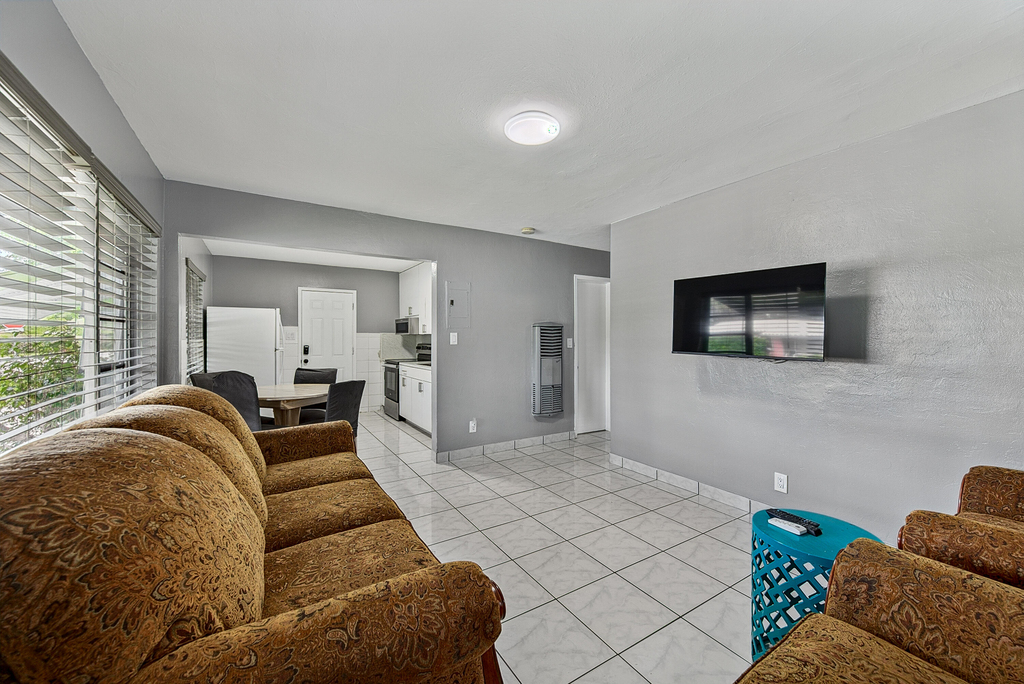 2312 Ne 4th Street - Photo 2