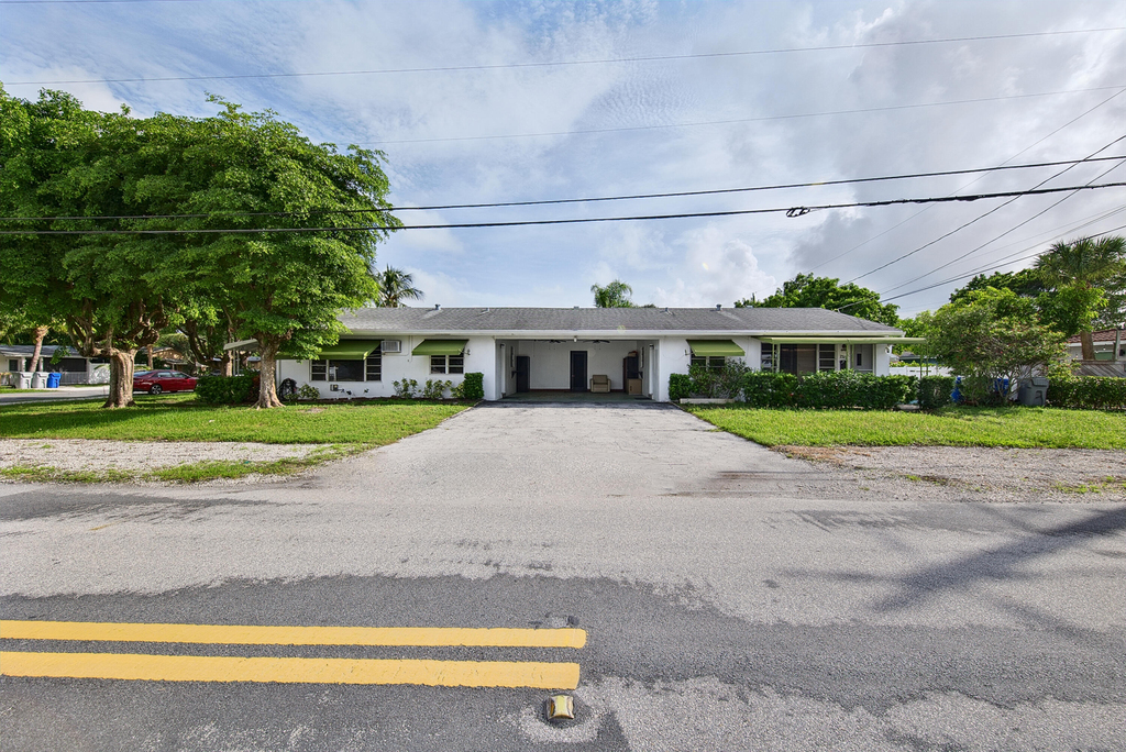 2312 Ne 4th Street - Photo 0