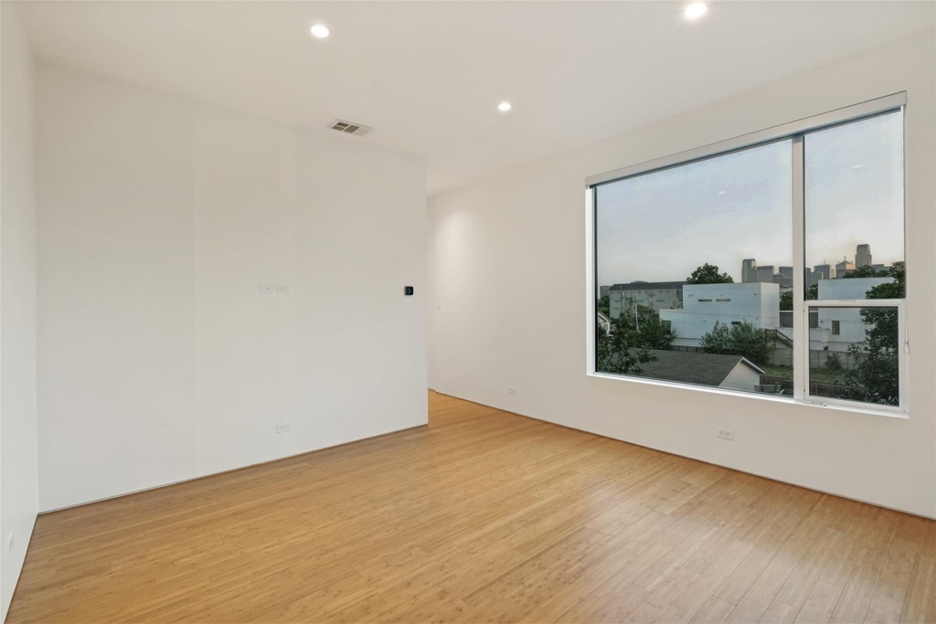 4401 Roseland Avenue - Photo 10