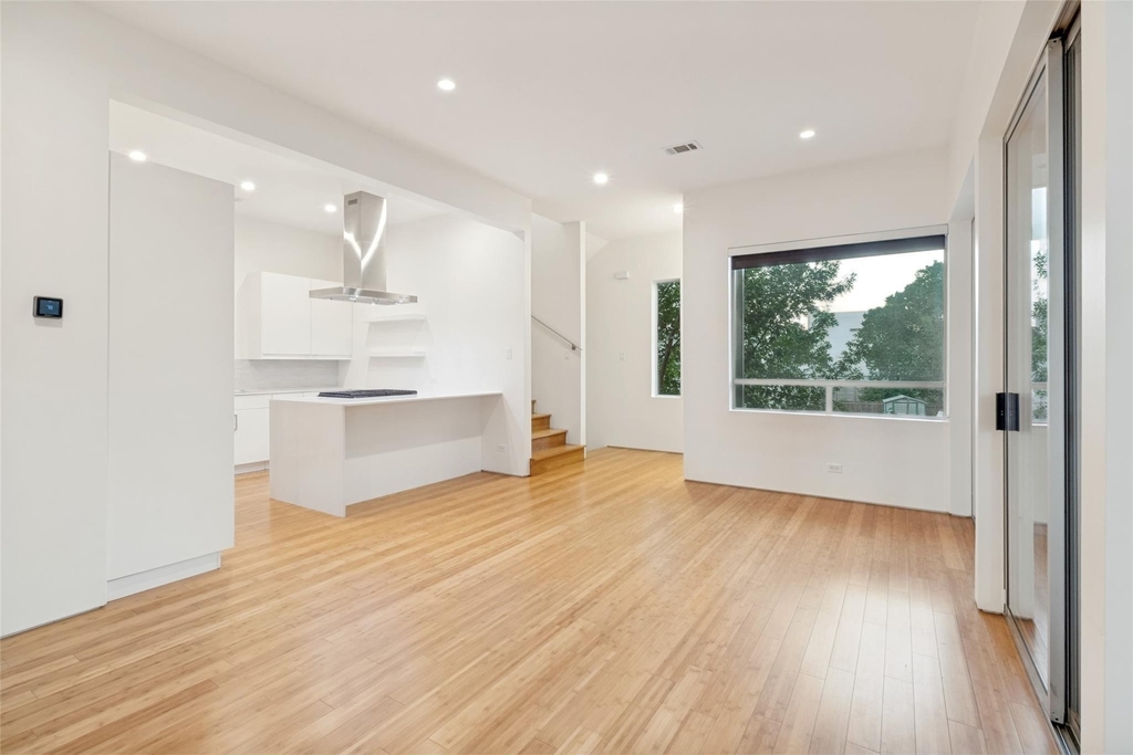 4401 Roseland Avenue - Photo 7