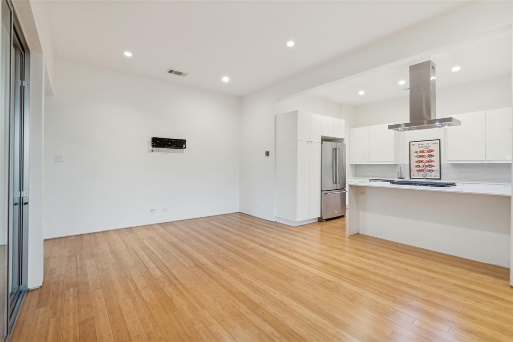 4401 Roseland Avenue - Photo 6