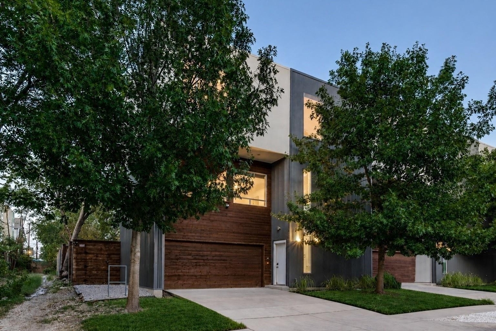 4401 Roseland Avenue - Photo 1