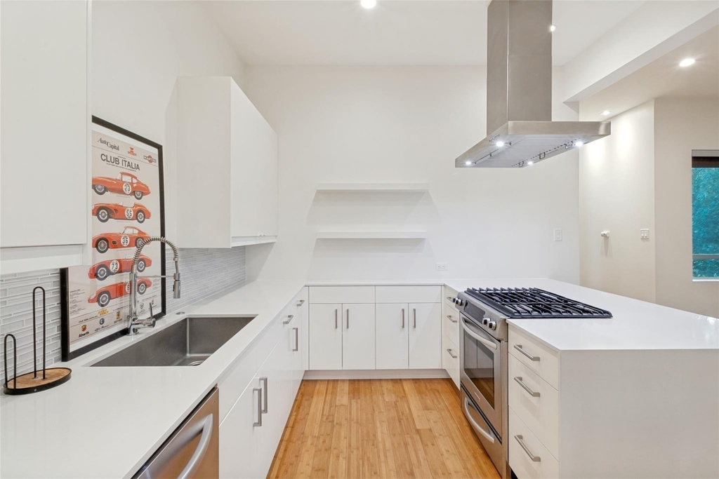 4401 Roseland Avenue - Photo 8