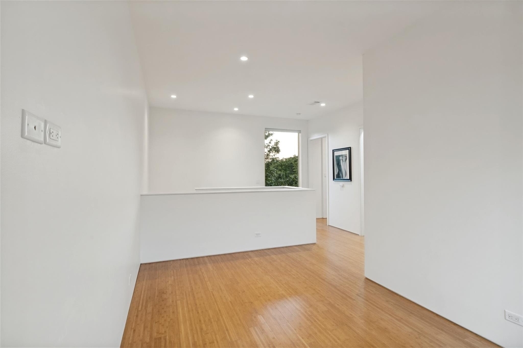 4401 Roseland Avenue - Photo 9