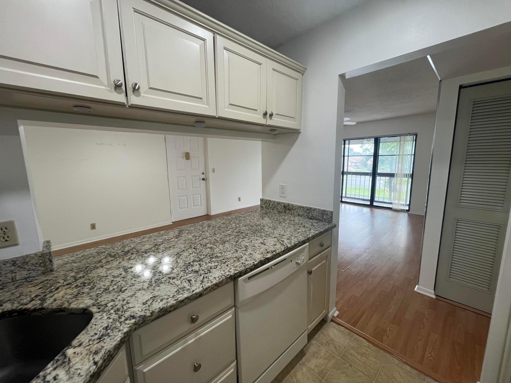 618 Sea Pine Way - Photo 5