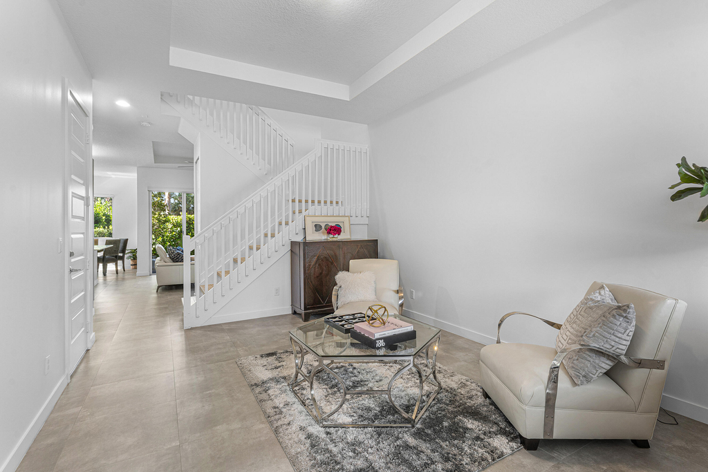 610 Pioneer Way - Photo 4