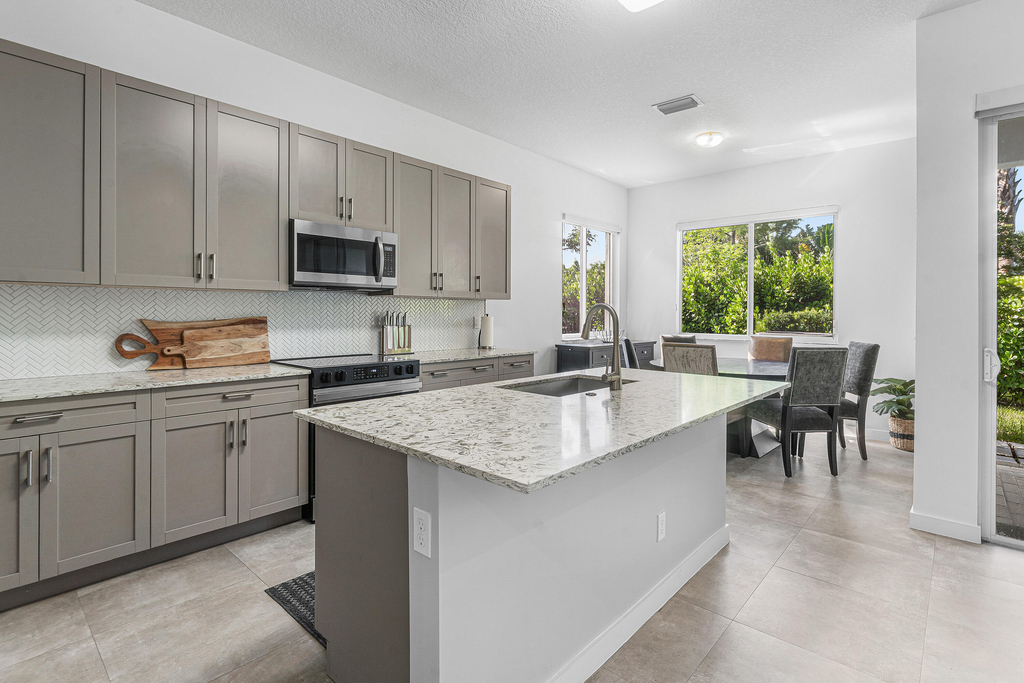 610 Pioneer Way - Photo 7