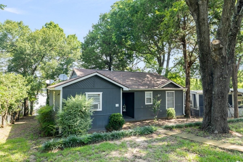 140 Lynn Creek Drive - Photo 0