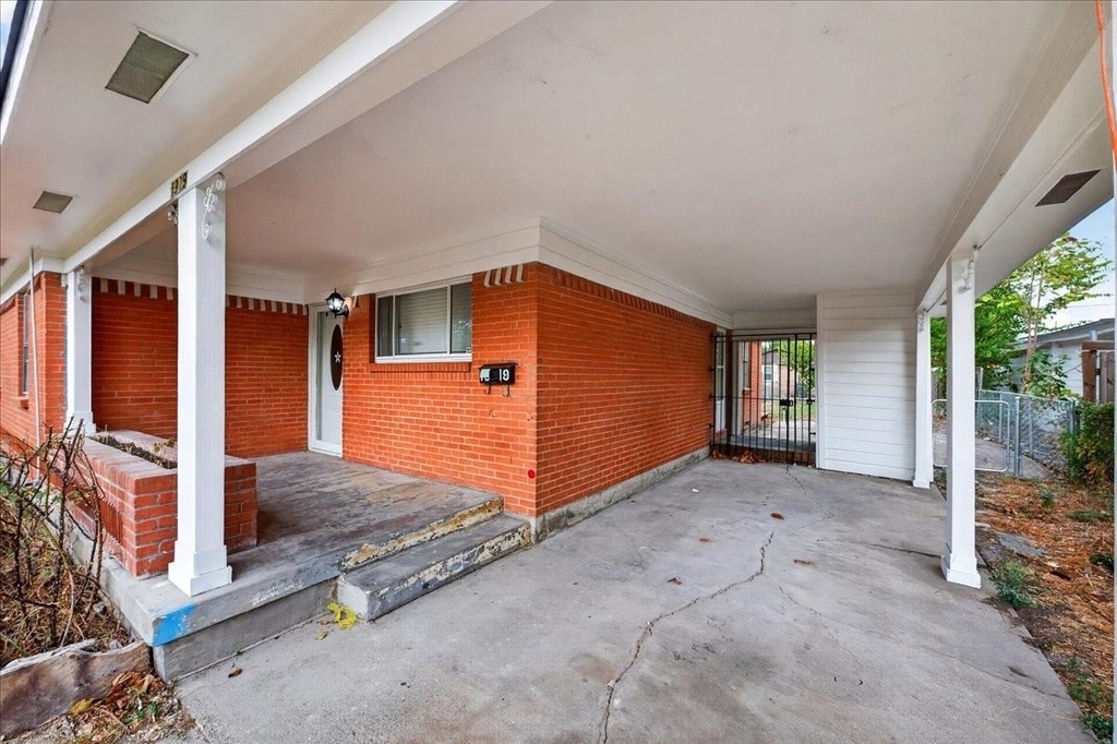 1919 Yucca Drive - Photo 2