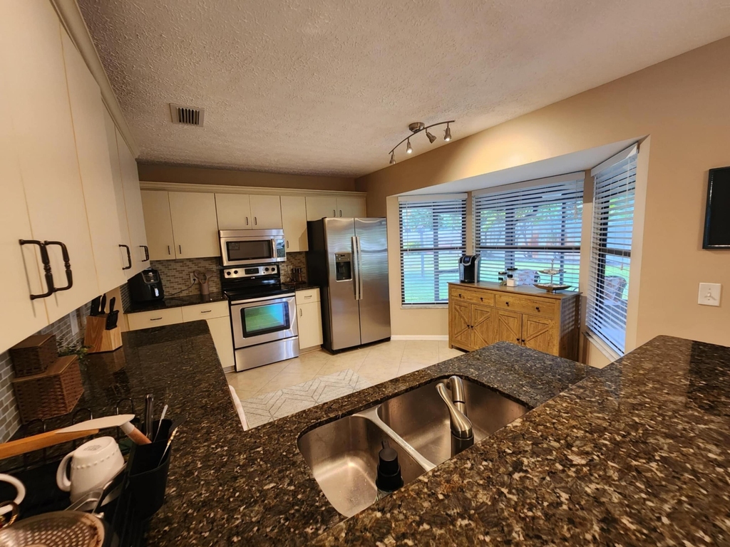 1315 Se Petunia Avenue - Photo 14