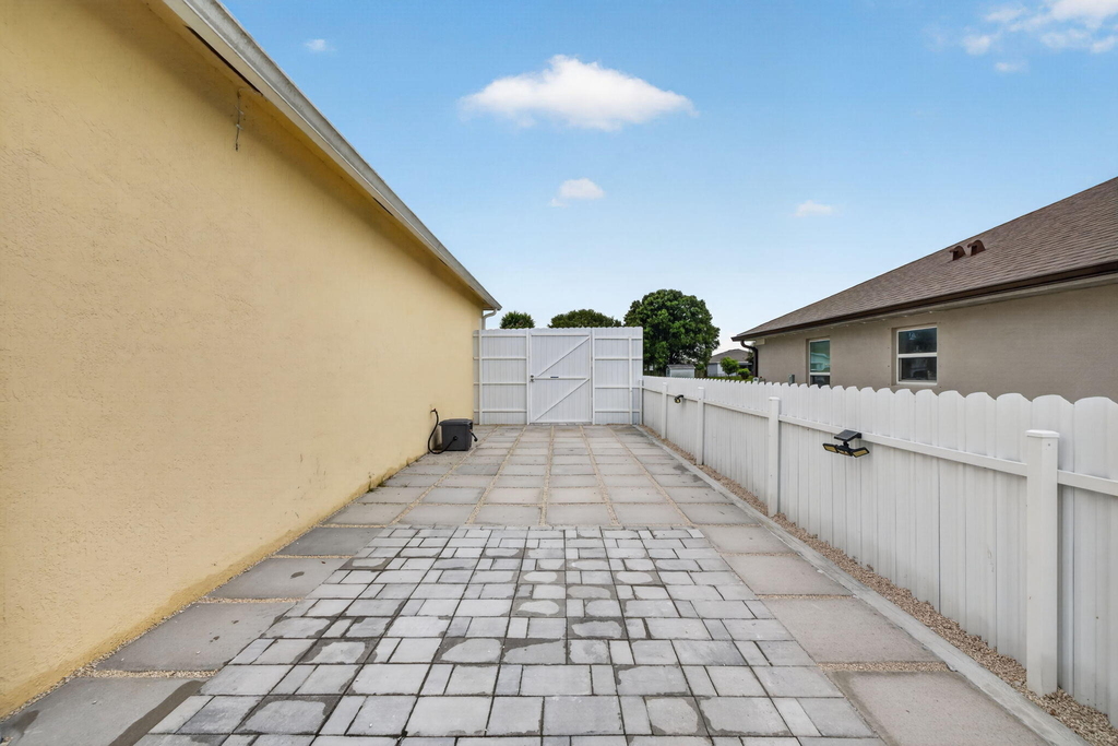 431 Sw Molloy Street - Photo 17