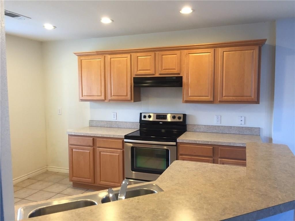 6908 Planters Row Drive - Photo 2