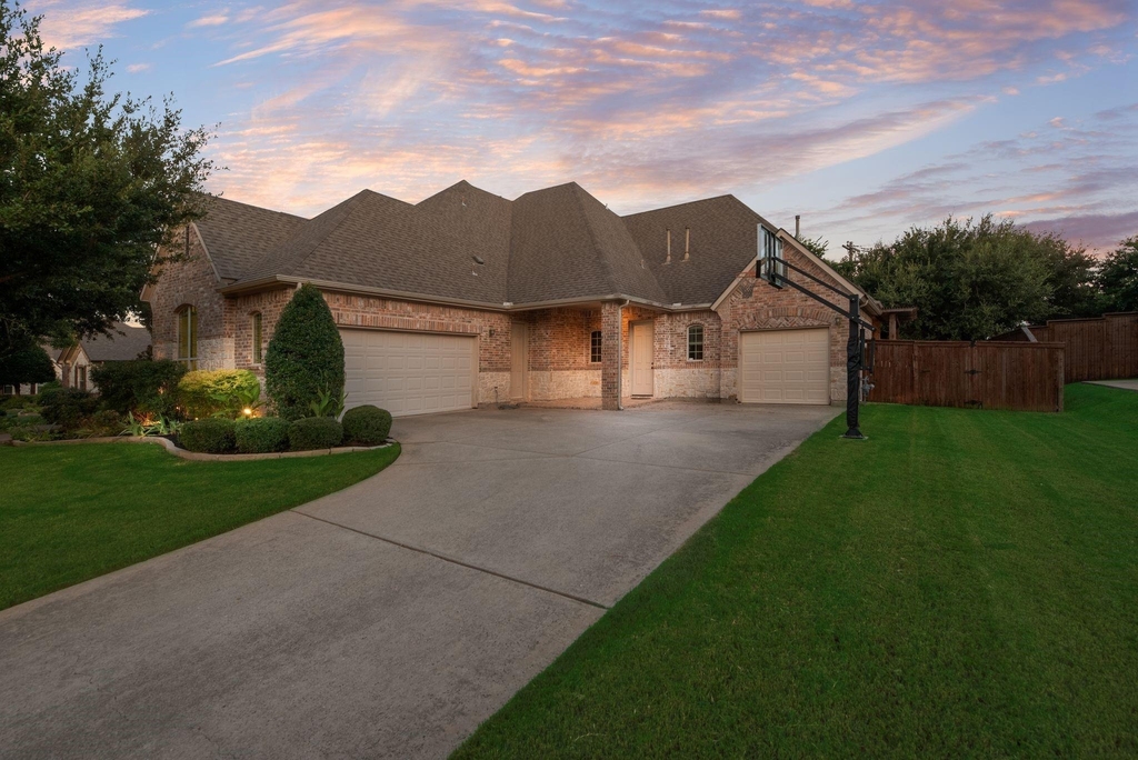 1516 Silverleaf Drive - Photo 2