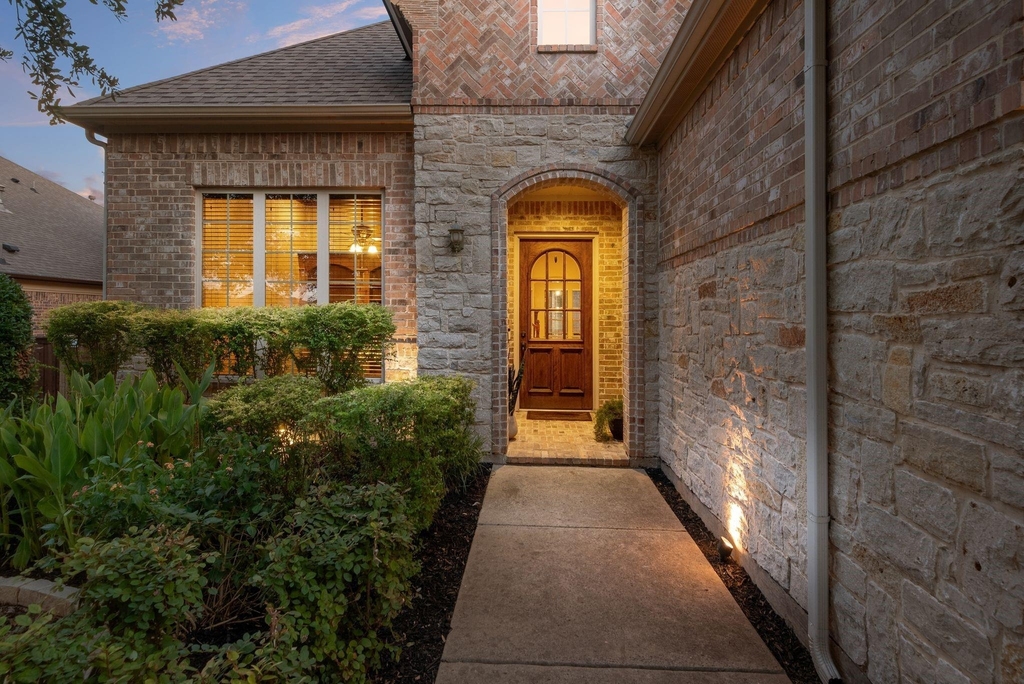 1516 Silverleaf Drive - Photo 4
