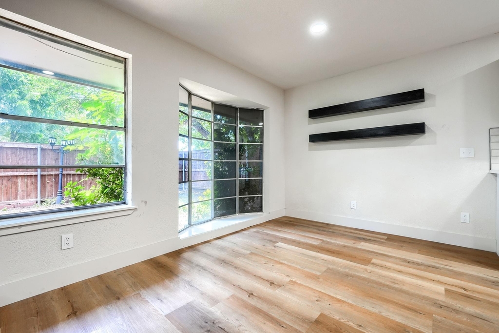 4049 Alicante Avenue - Photo 15