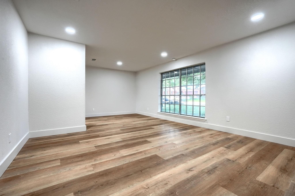 4049 Alicante Avenue - Photo 12
