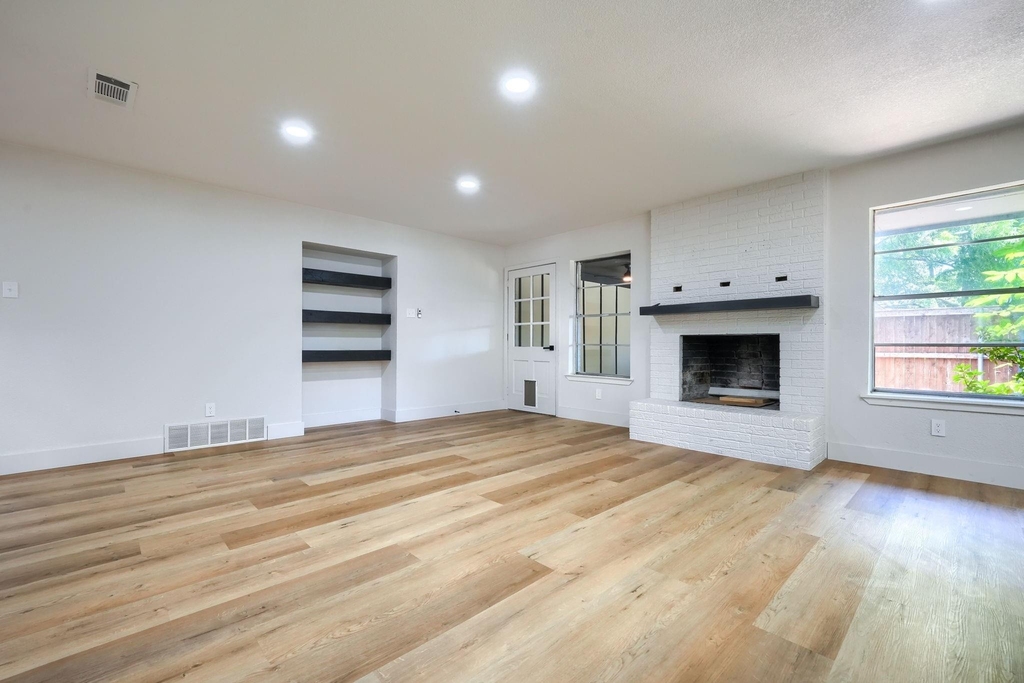 4049 Alicante Avenue - Photo 9