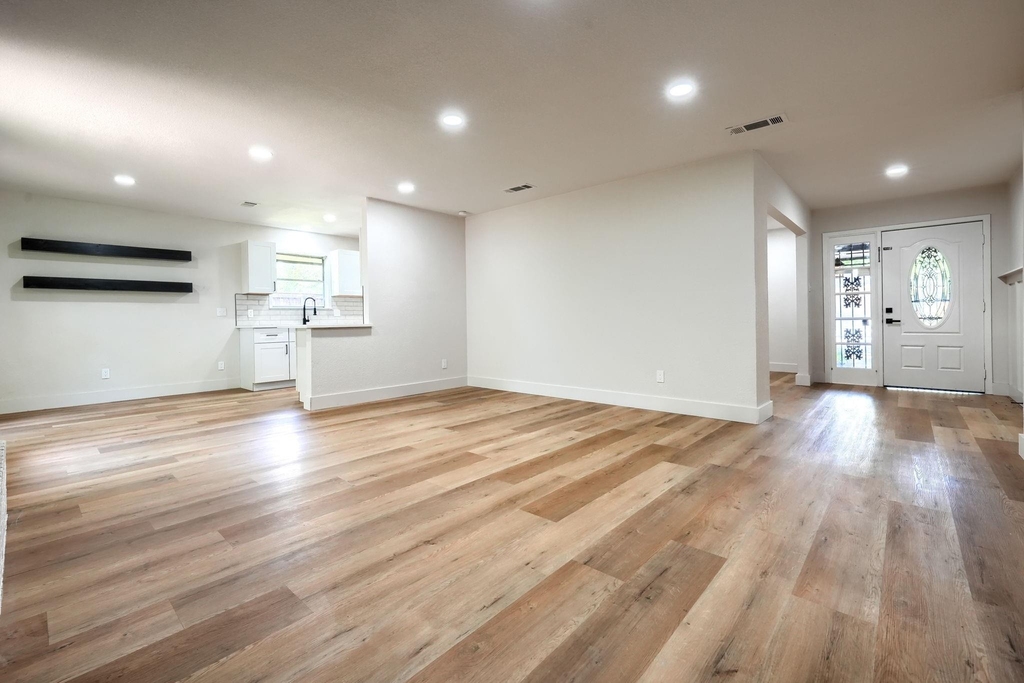 4049 Alicante Avenue - Photo 4