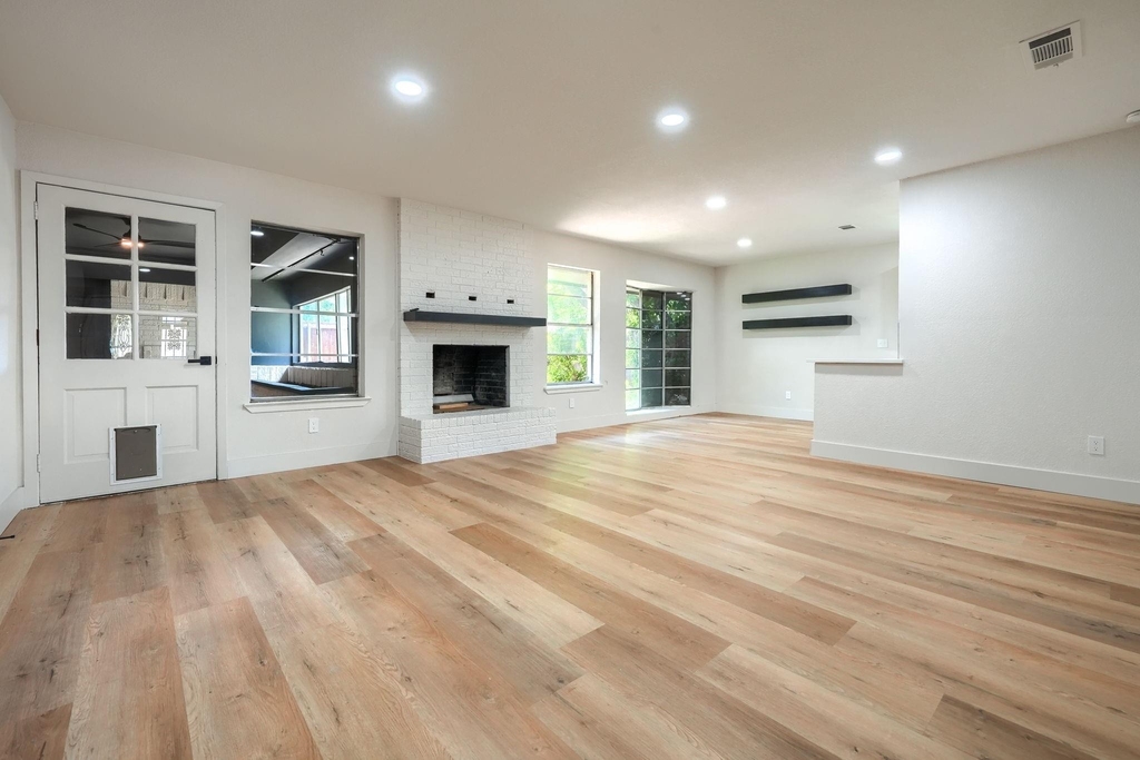 4049 Alicante Avenue - Photo 5