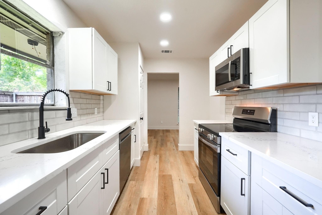 4049 Alicante Avenue - Photo 2