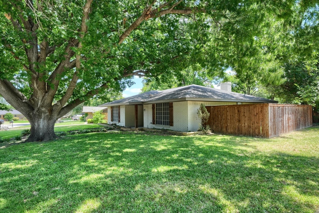 4049 Alicante Avenue - Photo 21