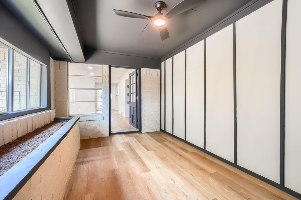 4049 Alicante Avenue - Photo 18