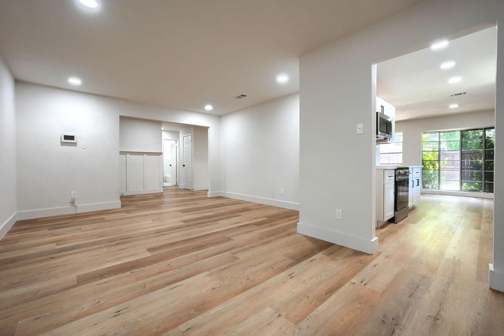 4049 Alicante Avenue - Photo 6