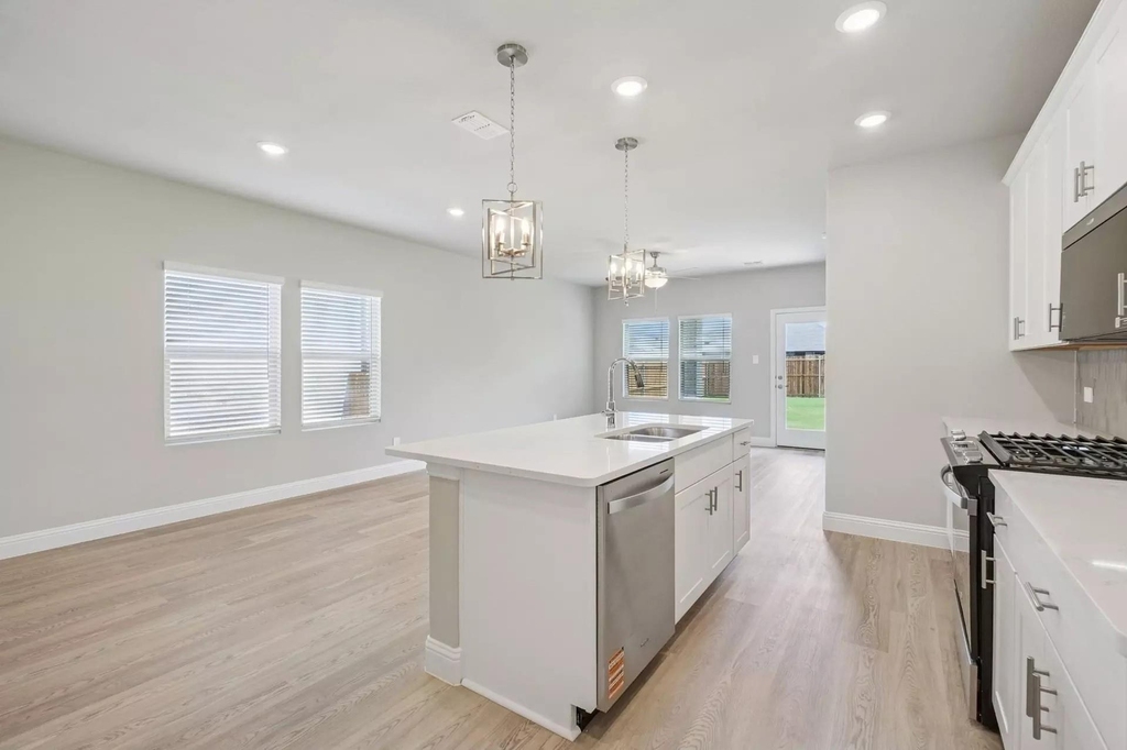 525 Blanton Street - Photo 5