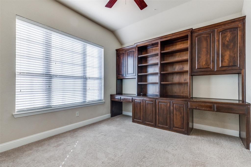 229 Dakota Drive - Photo 2
