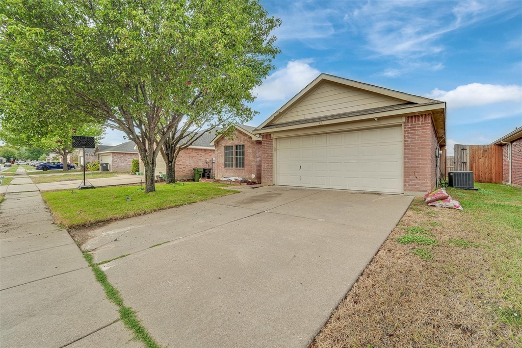 321 Dakota Drive - Photo 1