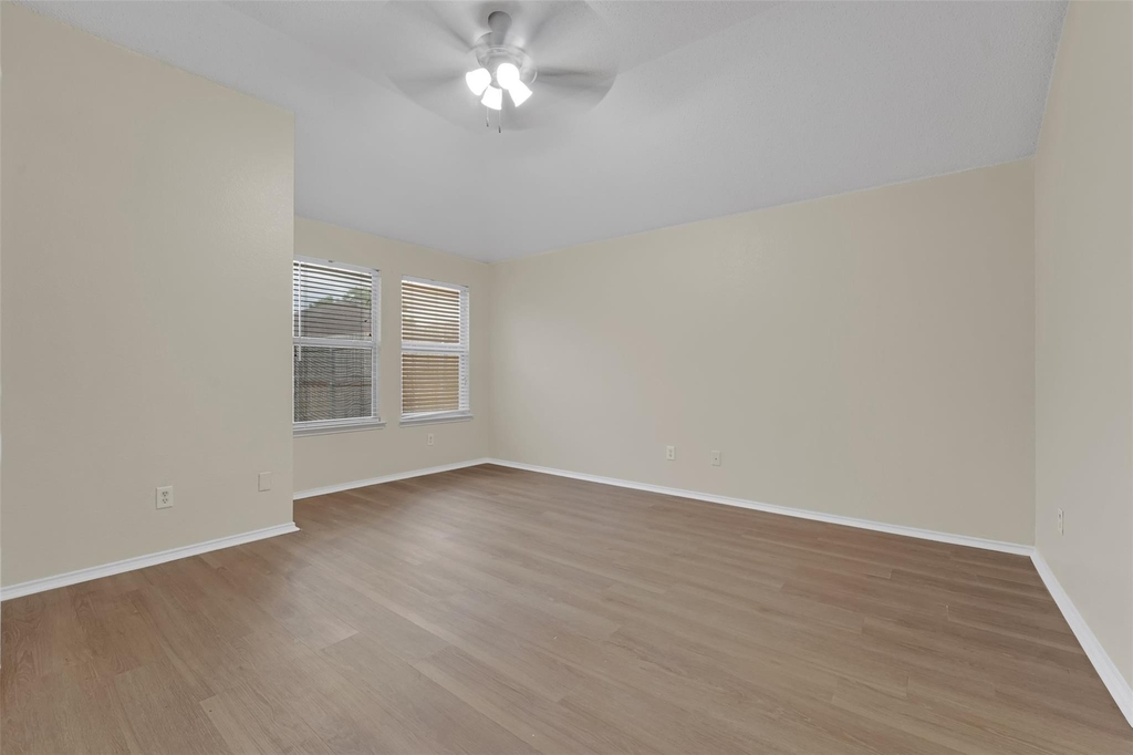 321 Dakota Drive - Photo 13