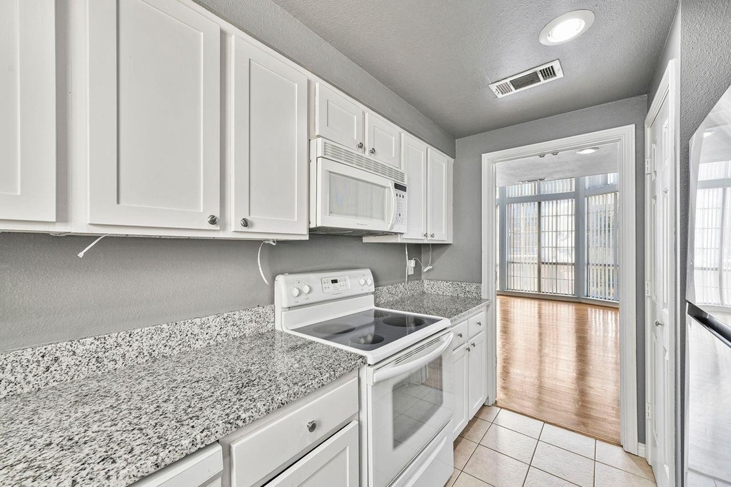 3100 Cole Avenue - Photo 15