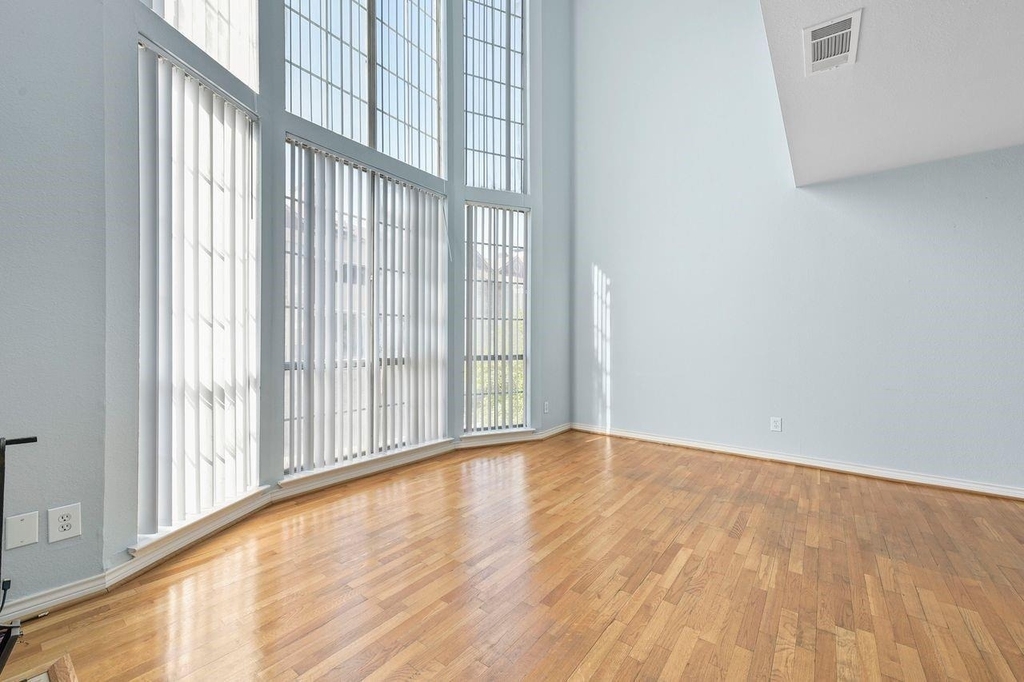 3100 Cole Avenue - Photo 3