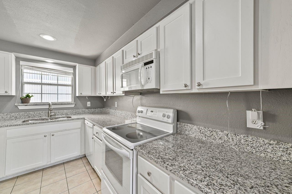 3100 Cole Avenue - Photo 13
