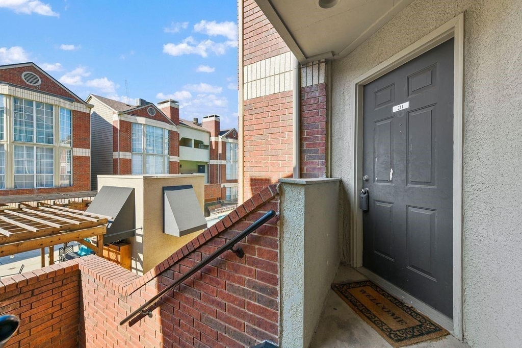 3100 Cole Avenue - Photo 2