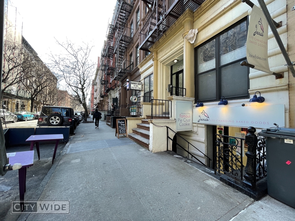 405 West 50th Street - Photo 3