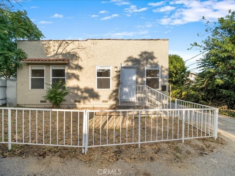 6642 Vineland Avenue - Photo 2