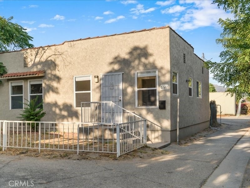 6642 Vineland Avenue - Photo 3