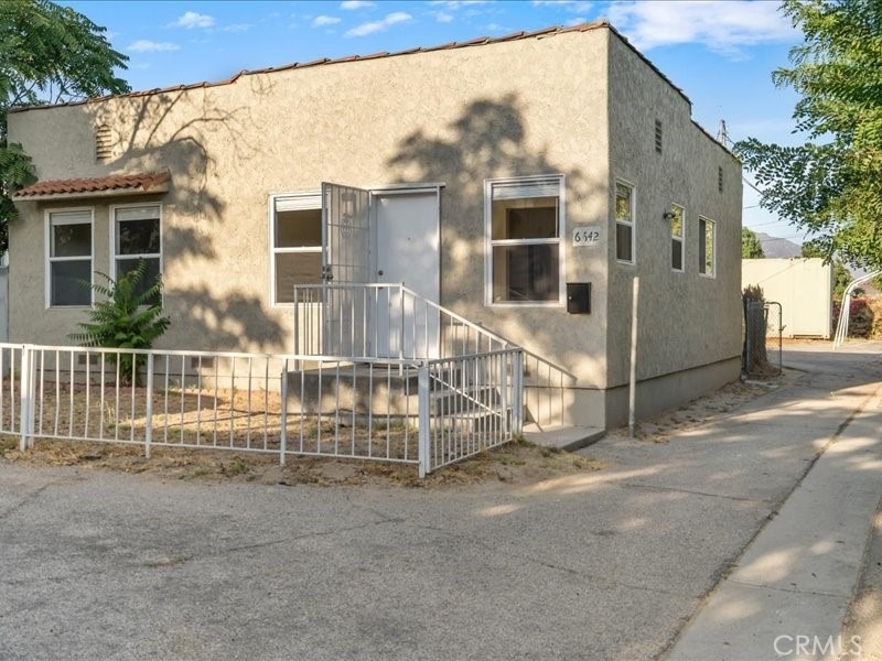 6642 Vineland Avenue - Photo 0