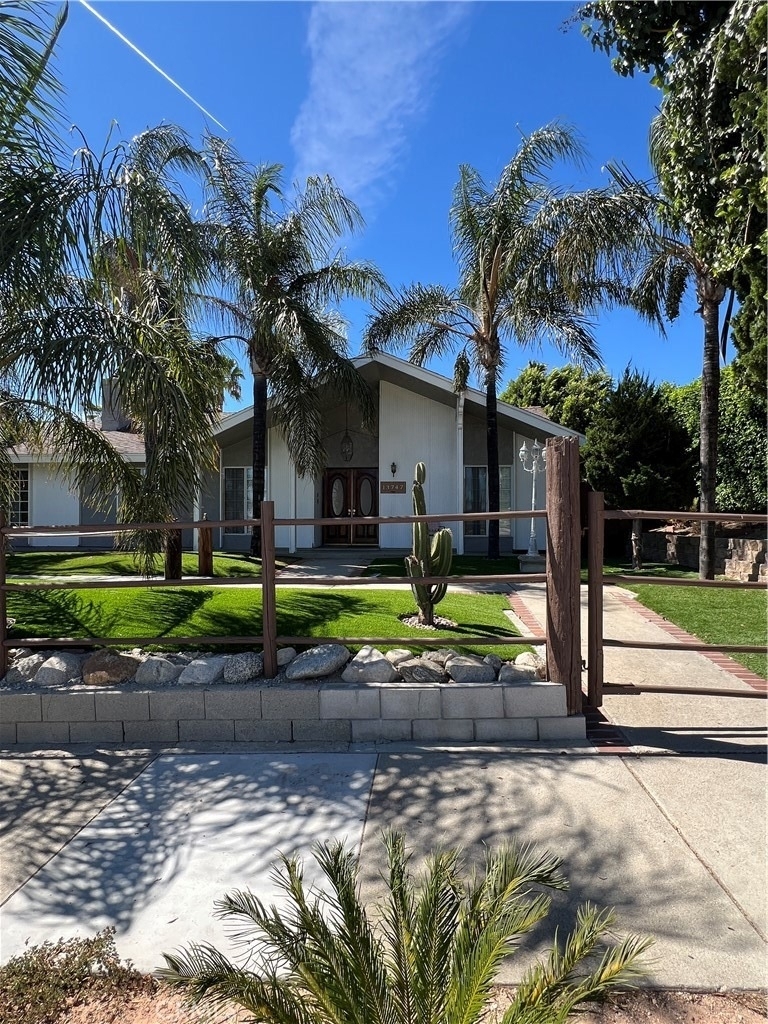 13747 Polk Street - Photo 3