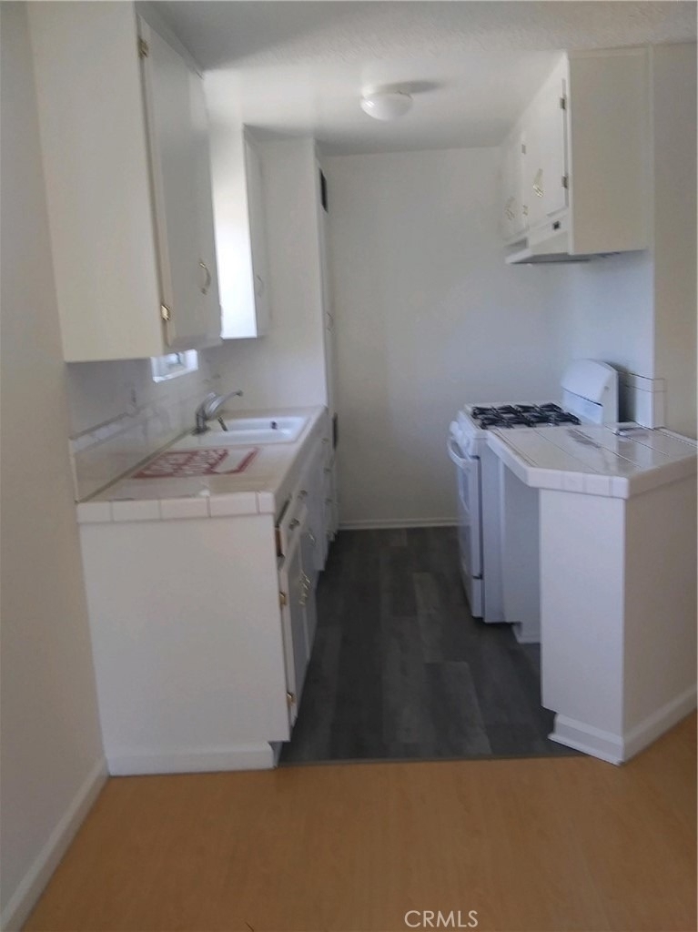 14301 Addison Street - Photo 5