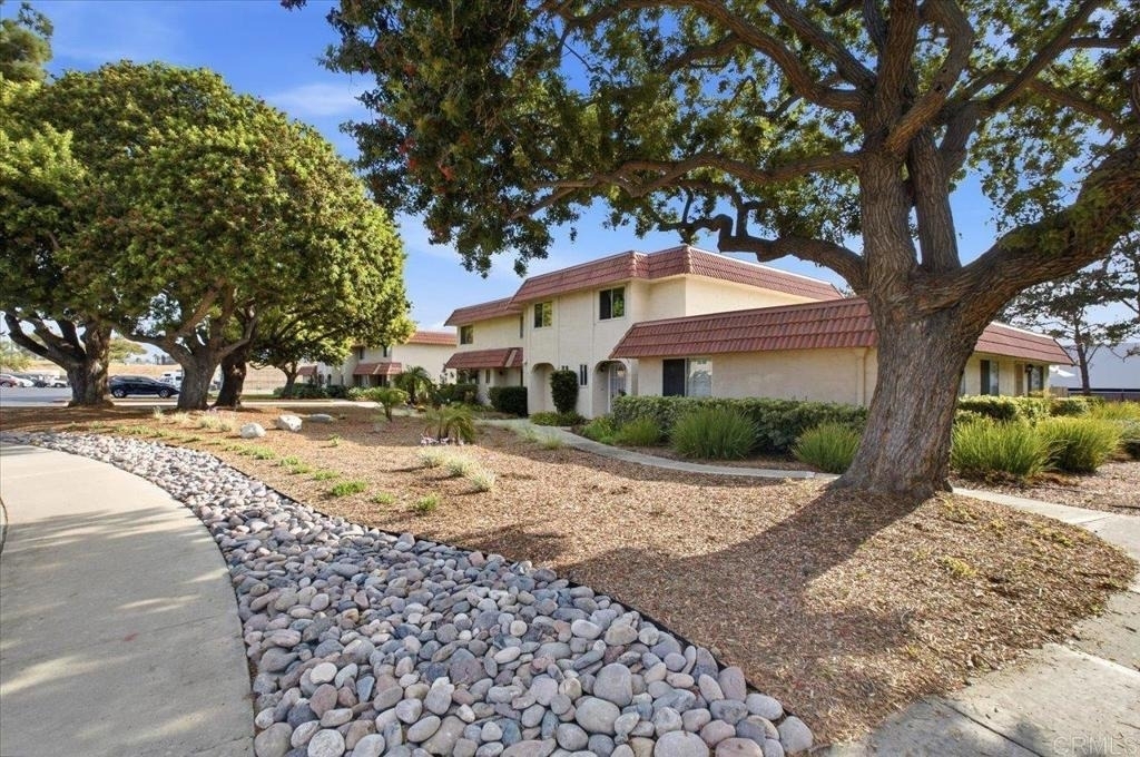 535 Beverly Place - Photo 1